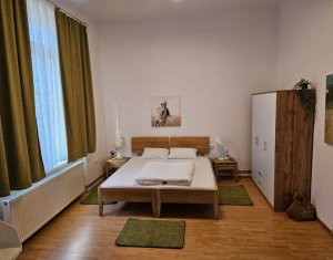 Apartament cu 3 camere, semidecomandat, 98 mp, situat ultracentral