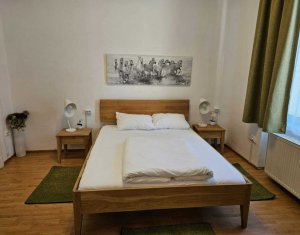 Apartament cu 3 camere, semidecomandat, 98 mp, situat ultracentral