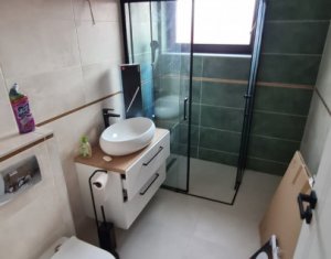 Apartament 3 camere, zona Hasdeu,  5 minute de UMF, bloc nou, parcare !