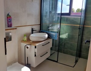 Apartament 3 camere, zona Hasdeu,  5 minute de UMF, bloc nou, parcare !