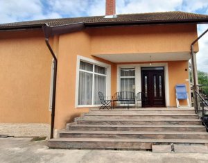 House 4 rooms for rent in Baciu