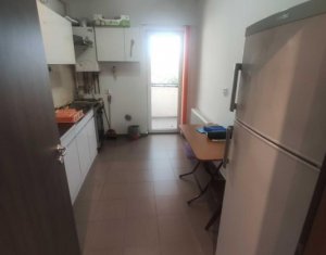 Apartament 2 camere, decomandat, zona Centrala