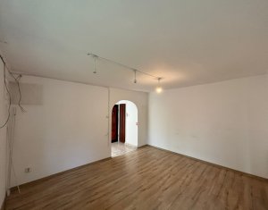 Apartament 2 camere, decomandat, zona Mihai Viteazul