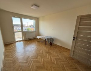 Apartament cu 3 camere, zona Gruia!