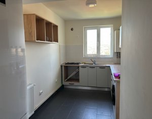 Apartament cu 3 camere, zona Gruia!