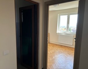 Apartament cu 3 camere, zona Gruia!