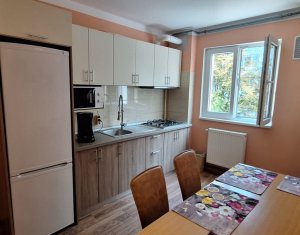 Inchiriere apartament 3 camere, in Gheorgheni, zona Politia Rutiera