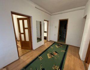 Apartament cu 3 camere in Dambul Rotund.