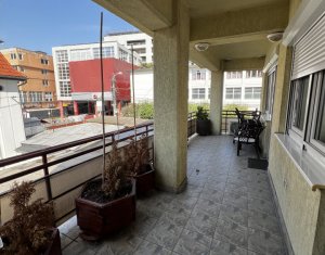 Apartament 3 domitoare,  2 bai, 2 terase, centru Mihai Viteazu