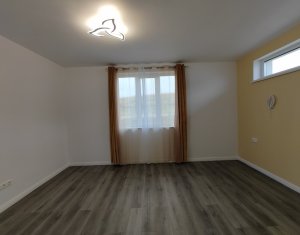 House 4 rooms for rent in Corusu