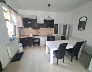 Casa  cu 3 camere ,2 bai, curte comuna, terasa, Gruia