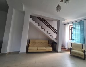 Casa  cu 3 camere ,2 bai, curte comuna, terasa, Gruia