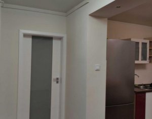 Apartament cu 3 camere, semicentral