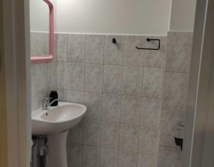 Apartament cu 3 camere, semicentral