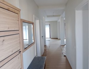 House 4 rooms for rent in Floresti