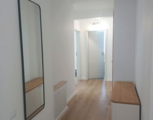 Apartament 3 camere, Zona Europa, Parcare, Balcon, Curte comuna