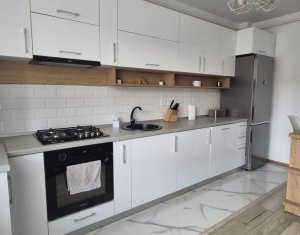 Apartment 3 rooms for rent in Floresti