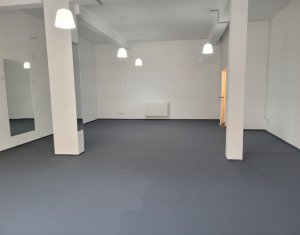 Commercial space for rent in Floresti